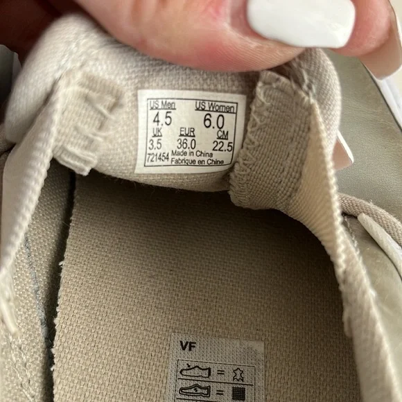 VANS Classic Slip-On Metallic Leather Silver/True White Size 6 - Picture 7 of 7